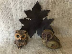 lot 2308 image: Adorable Owls and metal leaf plate