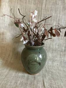 lot 2322 image: Rustic Ceramic Vase filled with floral an rustic tin decor (lady bugs, butterflies and birds)