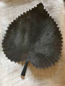 lot 2323 image: Large Rustic Metal Leaf platetray