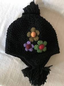 lot 2333 image: Womens Stocking Cap with flowers and tassels