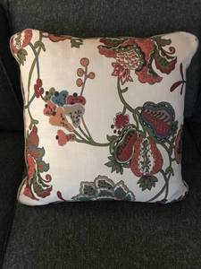 lot 2340 image: Large Print Throw Pillow