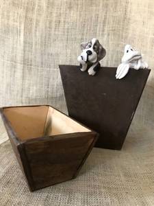 lot 2343 image: Set of wood planters with a couple cute pot perchers (Dog and Duck)