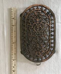 lot 2356 image: Brass Trivet