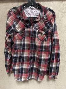 lot 2398 image: Soft Plaid long sleeve top