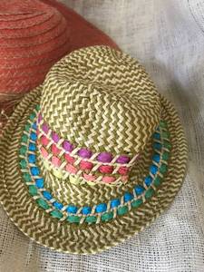 lot 2404 image: Great hat for summer or travel