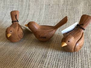 lot 2407 image: Set of LOVE bird figurines (new with tags)