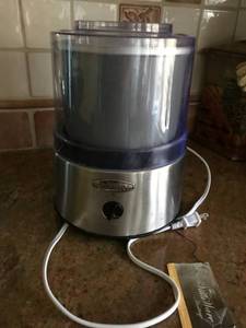 lot 2411 image: VillaWare Classic Ice Cream & Gelato Maker (works)