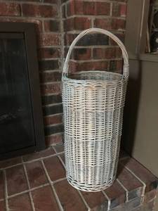 lot 2418 image: Tall Wicker Basket with handle