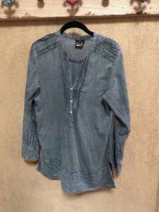 lot 2437 image: Light denim colored bohemian top