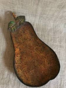 lot 2462 image: 18 Metal pear shaped platetray