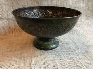 lot 2463 image: Rustic Metal Bowl