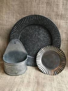 lot 2468 image: Rustic Tins for decorcrafting