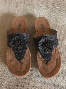 lot 2475 image: Cliffs Carnation Wedge Sandal Navy (New)