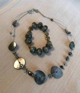 lot 2486 image: Necklace and bracelet