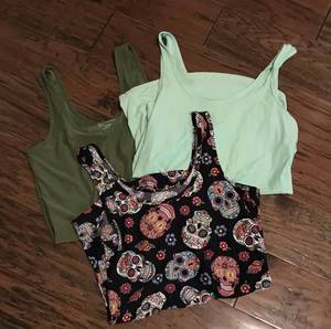 lot 2496 image: PolyesterSpandex Tank Tops
