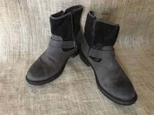 lot 2499 image: White Mountain ankle boots with fabric upper