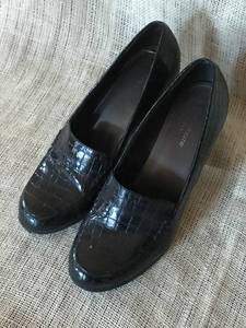 lot 2502 image: Liz Claiborne Flex Black Dress Shoes (2 heel)