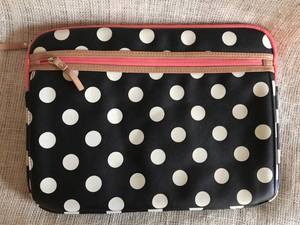 lot 2507 image: Laptoptablet cover with side pocket