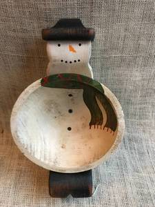 lot 2510 image: Rustic Folk-art wood snowman bowl