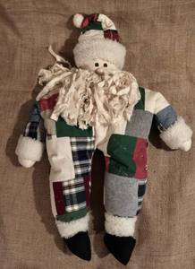 lot 2512 image: 28 Rustic Country Quilted Santa