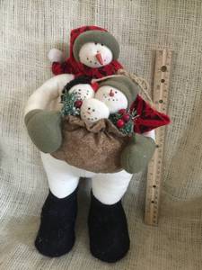 lot 2513 image: Stuffed Snowman with family