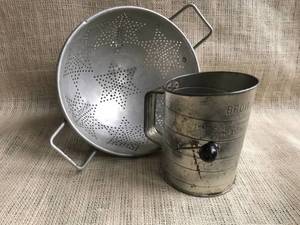 lot 2517 image: Calendar and sifter