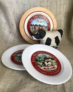 lot 2542 image: County Cows--cheese box, set of cheese plates and stuffed cow