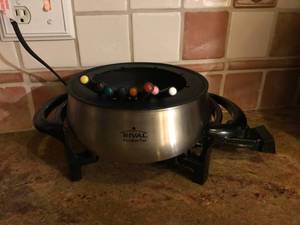 lot 2545 image: Rival Electric Fondue Pot (works)