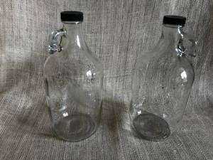 lot 2564 image: Set of 2 glass jugs--great for water, Kombucha, etc.