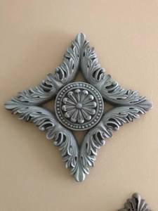 lot 2577 image: 13 Ceramic Wall MedallionAccent piece
