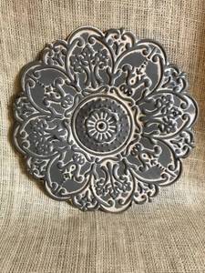lot 2580 image: Metal Wall Medallion Wall Decor