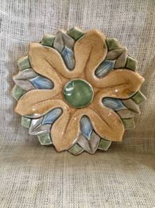 lot 2458 image: Flower Plate (with hook for hanging)