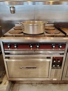 lot 16496 image: Southbend SE36D-BBB 36 Electric Convection Oven Range w 6 Round Hotplates Fully Functioning