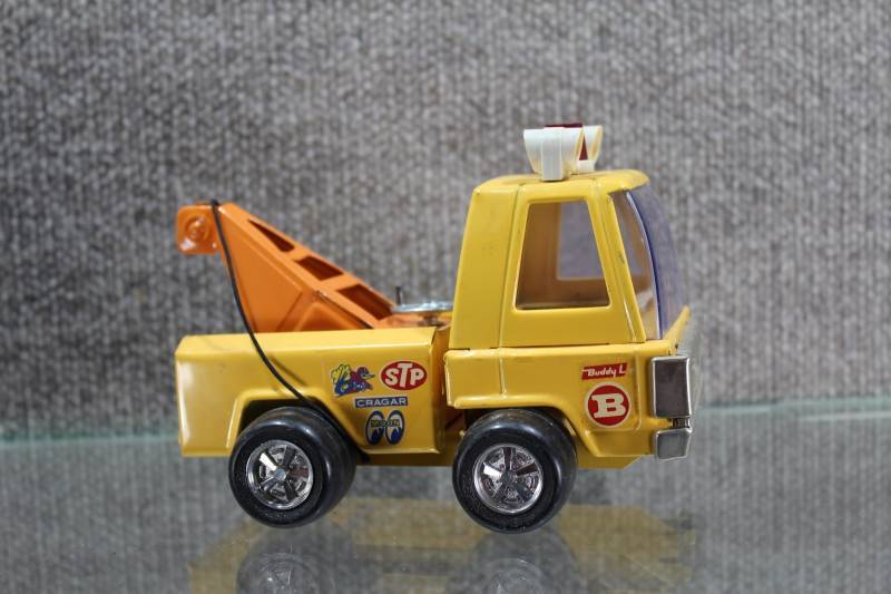 metal toy tow truck