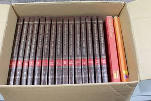 lot 2704 image: Set of Hardcover Childrens Educational Books. Childcraft- the How and Why Library 15 Volumes w.  2 How Things Change Books.