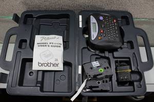 lot 2720 image: Brother P-touch label maker