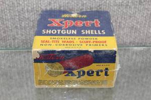 lot 2735 image: Vintage Western Xpert Shotgun Shells Smokeless Powder 12 Gauge -Full Box