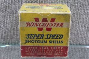 lot 2740 image: Collectible Ammo in Old Box - Winchester Super Speed Shotgun Shells Super Seal Crimp 20 Gauge -Full Box