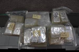 lot 2744 image: Large Lot of Plastic Bags 1-78 x 4  2000 Bags