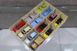 lot 2757 image: Lot of 12 Assorted Matchbox Cars