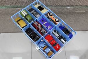 lot 2759 image: Lot of 12 Assorted Matchbox Cars