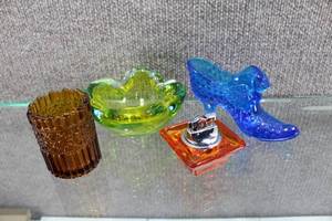 lot 2762 image: Lot of 4 Assorted Glass Pieces -Desk Lighter Fenton Hobnail Shoe, Etc.