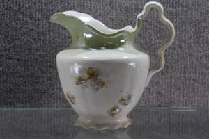 lot 2778 image: Homer Laughlin Pitcher
