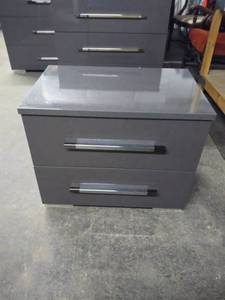 lot 5229 image: Nice made in Italy 2 Drawer Night Stand
