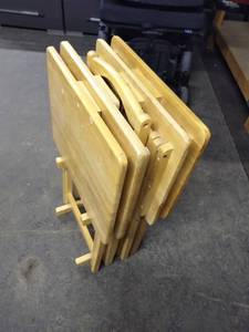 lot 5231 image: Nice Wood Set of 4 TV Trays
