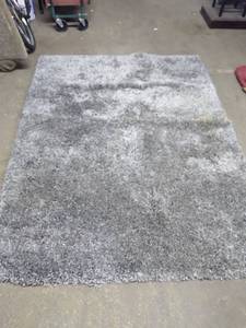 lot 5233 image: Nice Modern Area Rug. Measurements in Photos