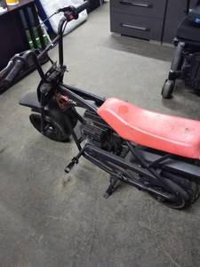 lot 5234 image: Motovox 80cc Gas Mini Bike