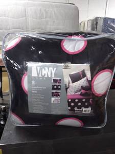 lot 5238 image: VCNY Home 8 Piece Twin Bed Set