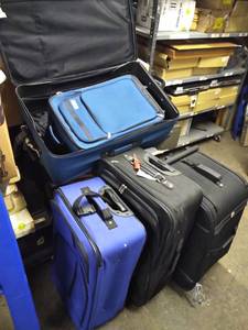 lot 5239 image: Big Lot of Suitcases and Luggage