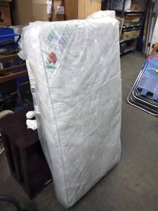 lot 5242 image: Sealy Ortho Rest ToddlerCrib Mattress